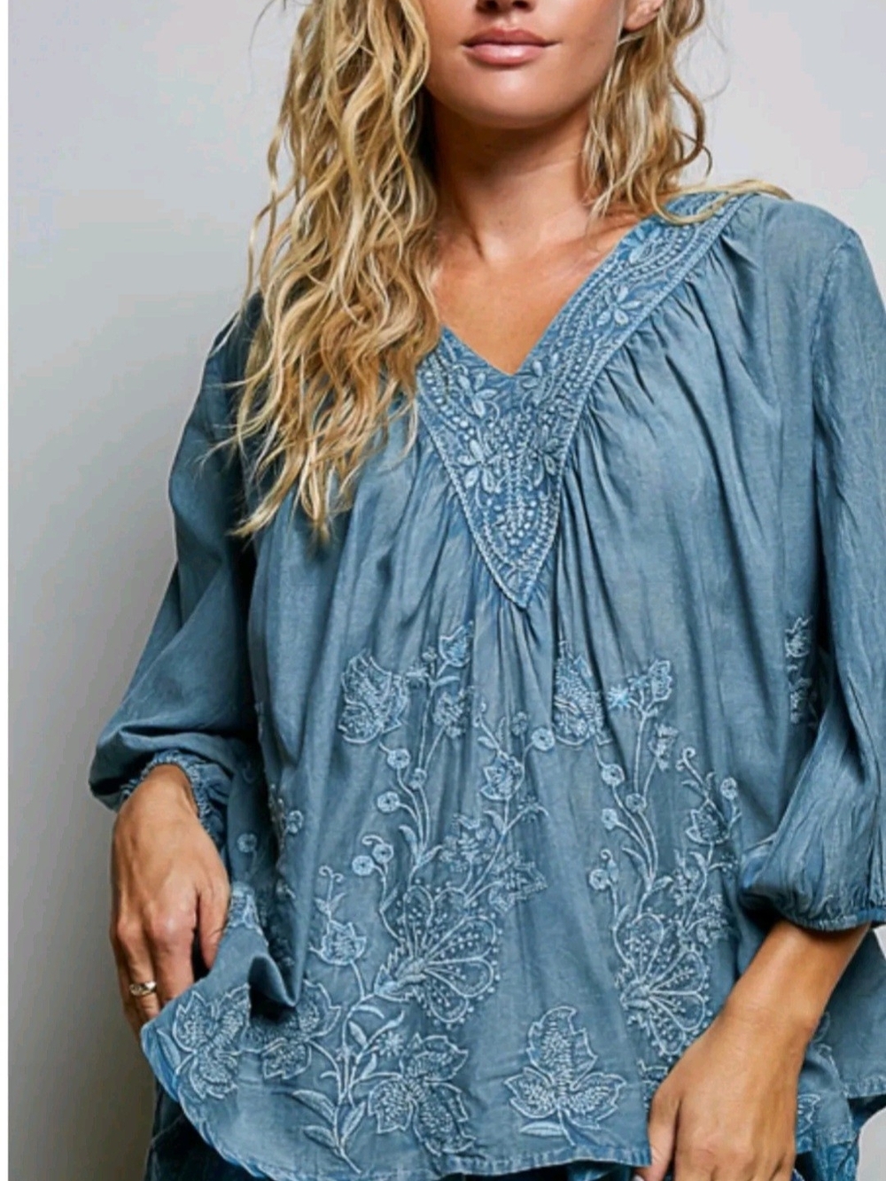 NWOT POL Medium Embroidered V-Neck Tunic in Denim Mineral Washed Blue
